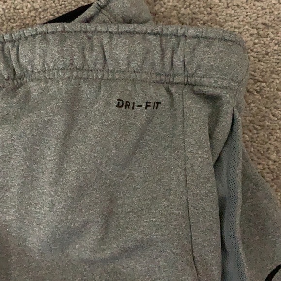 Nike. Dry-fit Sweatpants. Great condition. Size:Medium - Picture 4 of 5